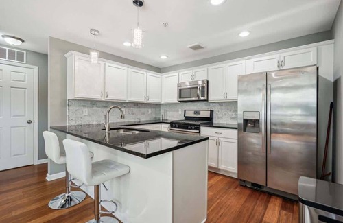 Lowry Hill East House | Luxury 1BR/1.5BA Room in Shared Home w/Rooftop Near Downtown