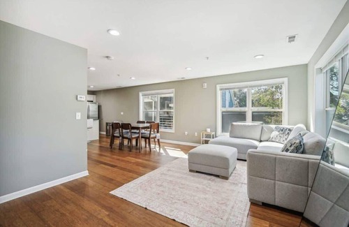 Lowry Hill East House | Luxury 1BR/1.5BA Room in Shared Home w/Rooftop Near Downtown