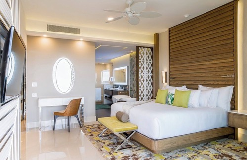 Puerto Juarez Resort | Luxury 1BR All-Inclusive - Private Swim-up Pool on 5 Diamond Resort