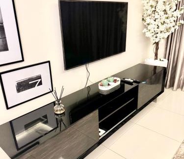 Business Bay Apartment | Luxury 1BR apartment - 5 min drive to Dubai Mall-5 star Hotel facilities