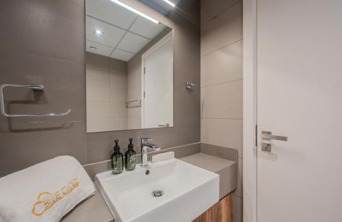 Sharjah Apartment | Luxury 1BR Apartment in heart of Sharjah - 10 mins to Sharjah Airport