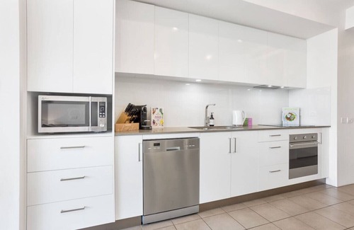 Cairns Central Business District Apartment | Luxury 1BR Apartment @ Harbour Lights Cairns