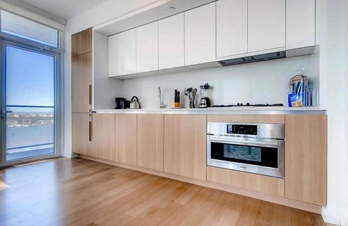 Hell's Kitchen Apartment | Luxury 1BR Apt | Full Kitchen | Midtown West by GLS