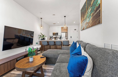 Everett Apartment | Luxury 1BR Close to Encore 9336