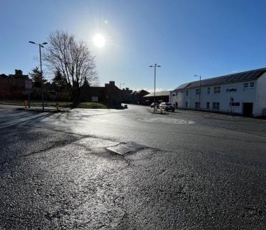 Dumfries Apartment | Luxury 1BR Flat Central Dumfries Self Check-in, Parking, Wi-Fi