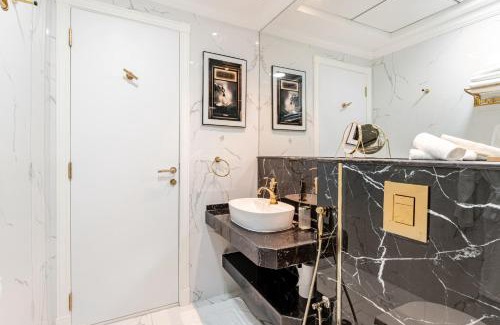 Al Barsha Apartment | Luxury 1BR Lagoon View Arjan near Miracle Garden Vincitore Benessere by Green Sky Holiday Homes