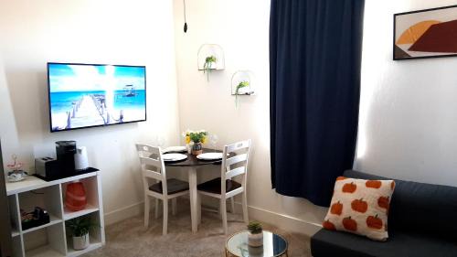 Downtown Apartment | Luxury 1BR Suite Bakersfield California