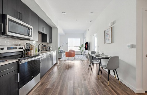 Pico - Robertson Apartment | Luxury 1BR with pool, jacuzzi, free parking