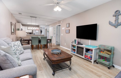 Pawleys Island Condo | Luxury 1st Floor! 3BD True Blue Resort Golf, Beach 3 min drive, 5 Pools, Sleep 8