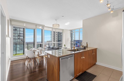 Downtown Mississauga Condo | Luxury 2.5 Bedroom 2 Bathroom 1 Parking Spot Near SQ1 Condo Breathtaking Views!