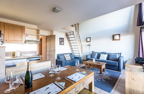 Bellentre Apartment | Luxury 2 bedroom apartment within a chalet, 55m2 in village location Les Coches