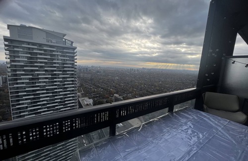 Mount Pleasant West Apartment | Luxury 2 bed 2 bath in 50th floor midtown Toronto,