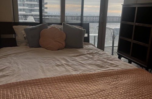 Mount Pleasant West Apartment | Luxury 2 bed 2 bath in 50th floor midtown Toronto,
