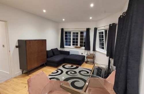 Wainscot Apartment | Luxury 2 Bed Apartment In The Centre Of Rochester