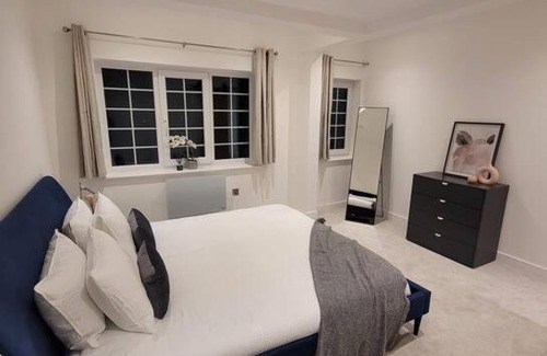 Wainscot House | Luxury 2 Bed Apartment In The Centre Of Rochester