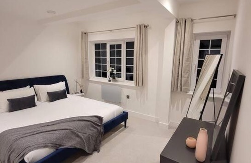 Wainscot House | Luxury 2 Bed Apartment In The Centre Of Rochester