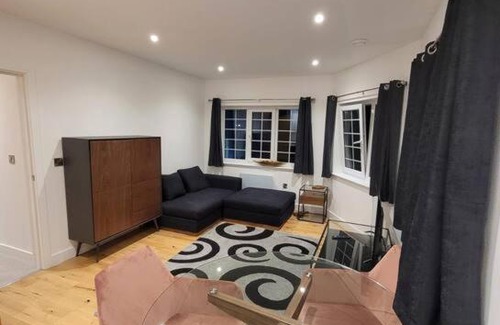 Wainscot House | Luxury 2 Bed Apartment In The Center Of Rochester