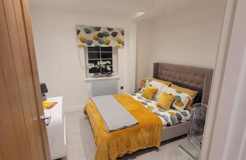 Wainscot House | Luxury 2 Bed Apartment In The Heart Of Rochester