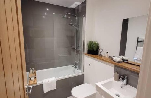 Wainscot House | Luxury 2 Bed Apartment In The Heart Of Rochester