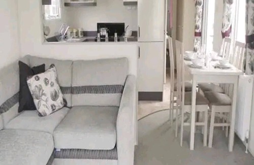 Heacham Ski Chalet | Luxury 2 Bed Caravan Heacham Beach Pets go Free