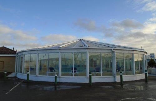 Heacham Ski Chalet | Luxury 2 Bed Caravan Heacham Beach Pets go Free
