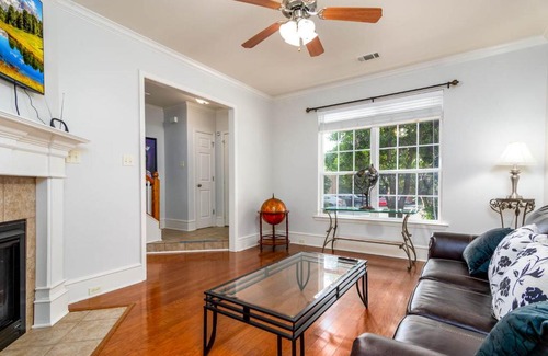 Meriwether Apartment | Luxury 2 Bed Condo full Kitchen Located Midtown