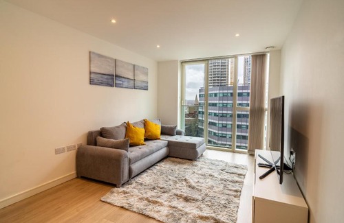 Fairfield Apartment | Luxury 2-Bed Croydon Apartment Near Gatwick