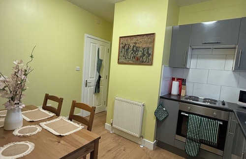 Upper Edmonton Apartment | Luxury 2-Bed Flat 5 Min Walk to Silver St 20 Min to Liverpool St & London Bridge