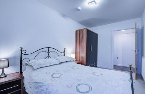 Acton Apartment | Luxury 2 bed flat in a new block in East Acton