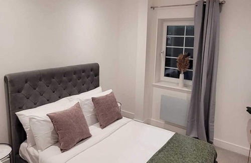 Wainscot Apartment | Luxury 2 Bed Flat In The Heart Of Rochester