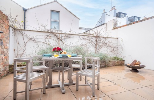 Montpellier House | Luxury 2-bed House in Cheltenham