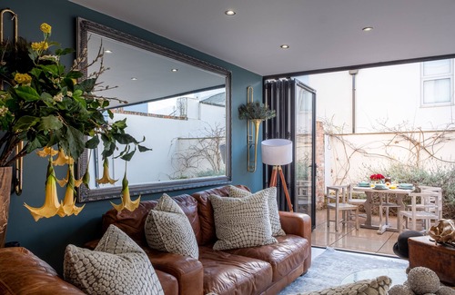 Montpellier House | Luxury 2-bed House in Cheltenham