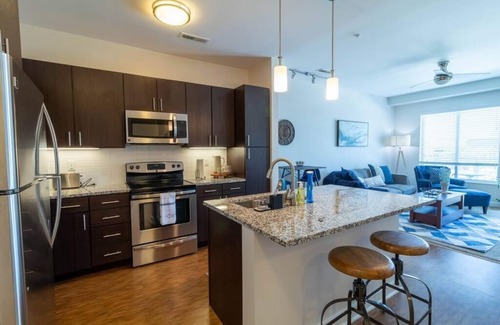 Grandview Heights House | Luxury 2-Bed in Grandview