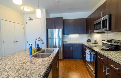 Grandview Heights House | Luxury 2-Bed in Grandview