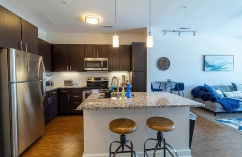 Grandview Heights House | Luxury 2-Bed in Grandview