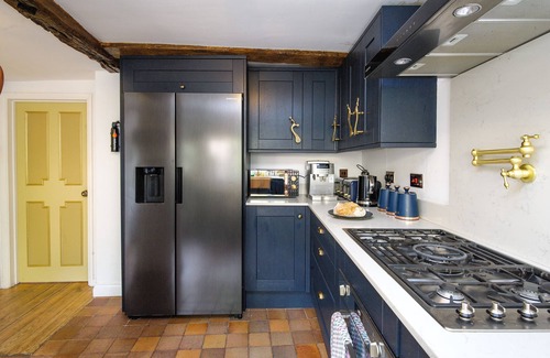 Saffron Walden House | Luxury 2 Bed Manor House Hot Tub Cinema Room Skytv