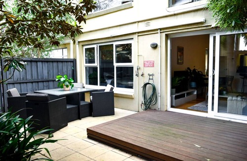 Prahran Apartment | Luxury 2-bed unit with courtyard, in central Prahran