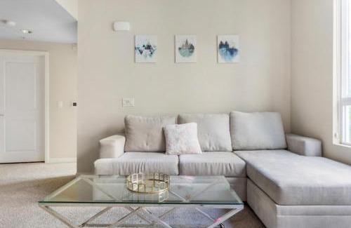 Greater Wilshire - Hancock Park Apartment | Luxury 2 Bedroom 2 Bathroom With Fitness Center and Pool