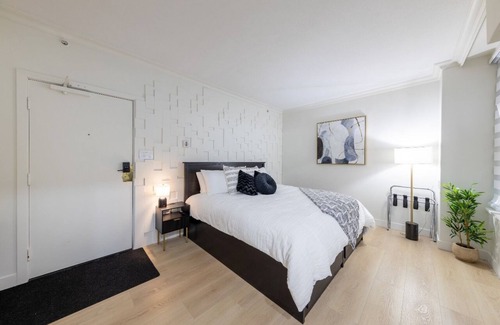 Coal Harbour Hotel | Luxury 2 Bedroom 2 King Beds in Hotel Downtown