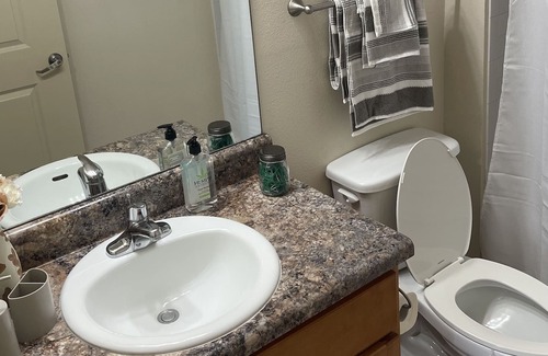 Golden Glades - The Woods Apartment | Luxury 2 bedroom 2 bath by the beach ✨