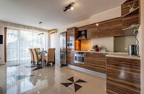Saints Constantine and Helena Apartment | Luxury 2 bedroom apartment with sea view
