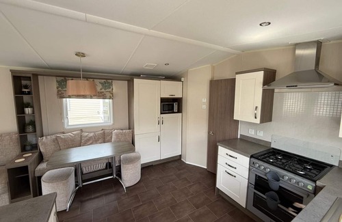 Hunstanton Cabin | Luxury 2 bedroom Caravan Pets stay Free