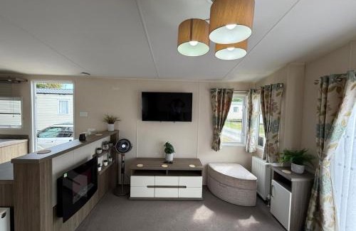 Hunstanton House | Luxury 2 bedroom Caravan Pets stay Free