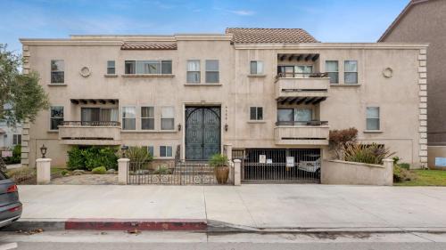 Studio City Apartment | Luxury 2-Bedroom Condo in Studio City