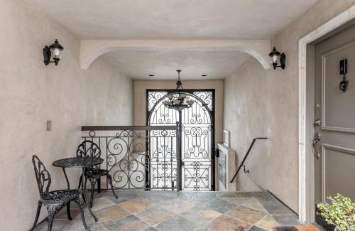 Studio City Apartment | Luxury 2-Bedroom Condo in Studio City