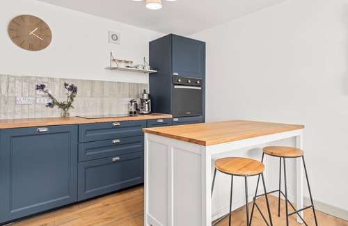Killin Cottage | Luxury 2 Bedroom Cottage, with private courtyard and garden.