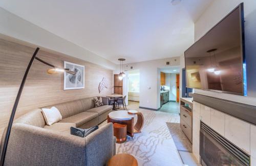 Mammoth Lakes Hotel | Luxury 2 Bedroom Penthouse with Stunning Views!