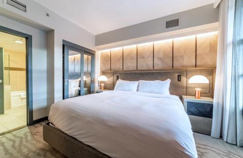 Mammoth Lakes Hotel | Luxury 2 Bedroom Penthouse with Stunning Views!