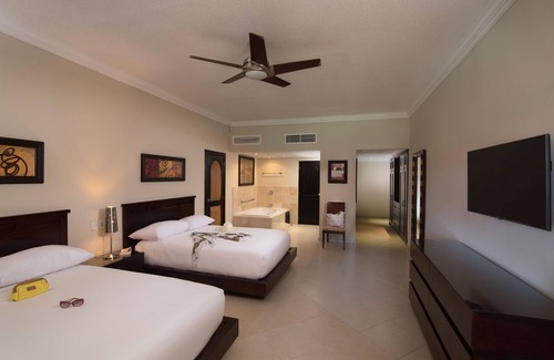 Cofresi Resort | Luxury 2 Bedroom Suite - 5 min from the beach!