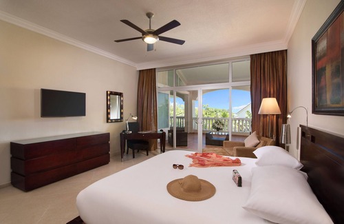 Cofresi Resort | Luxury 2 Bedroom Suite - 5 min from the beach!